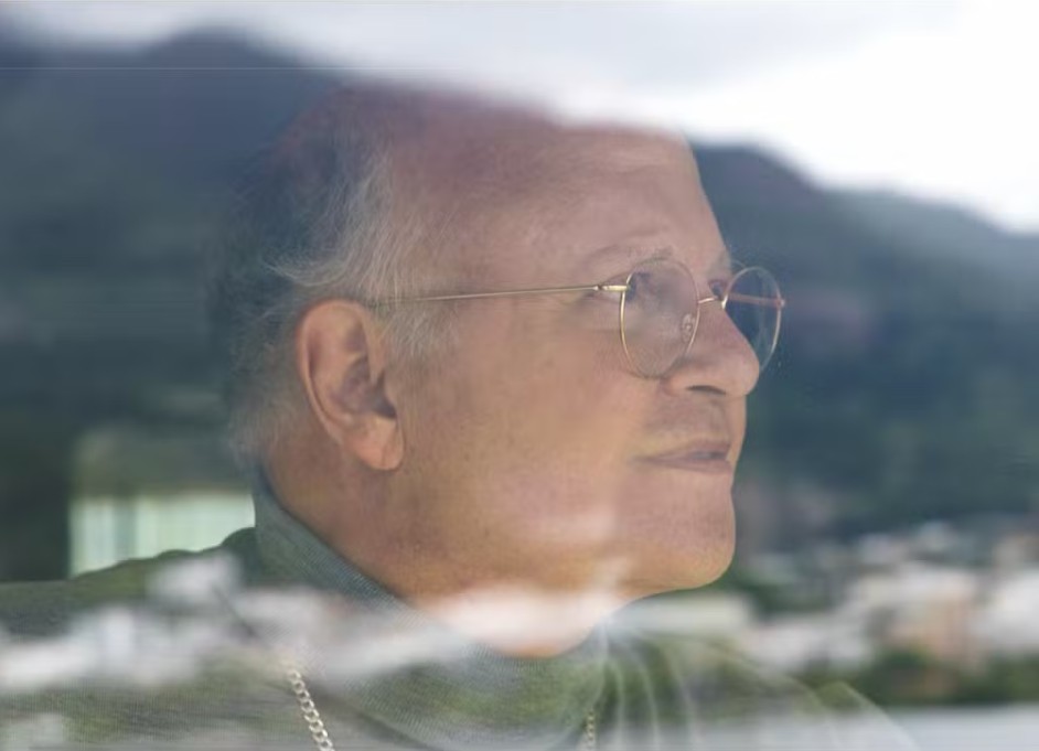 Guilherme Arantes demole fronteiras do tempo no universo particular do amoroso álbum 'Interdimensional'